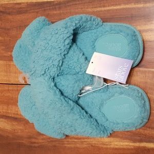 NWT Stars above  slippers size Large (9/10)